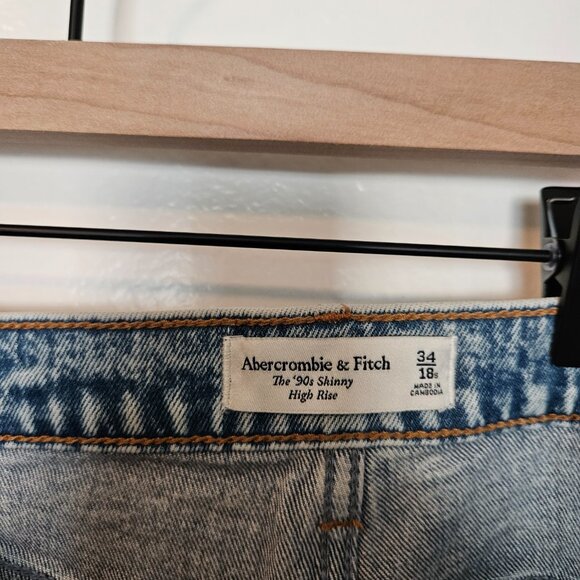Abercrombie and Fitch 90s High Rise Acid Wash Skinny Jeans - Picture 5 of 7